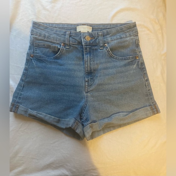 H&M Shorts - Picture 1 of 3